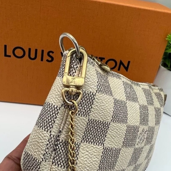 Louis Vuitton Cream and Bleu Clutch with Signature Style - Picture 5 of 15